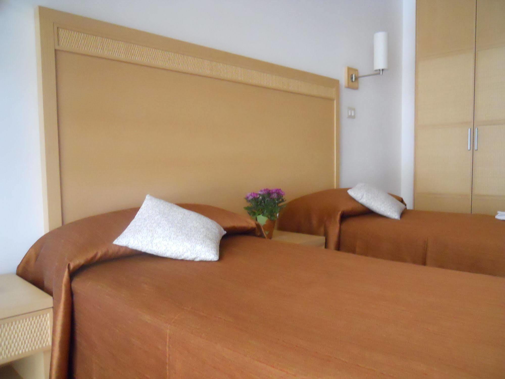 Catania Crossing B&B - Rooms & Comforts Catânia Exterior foto